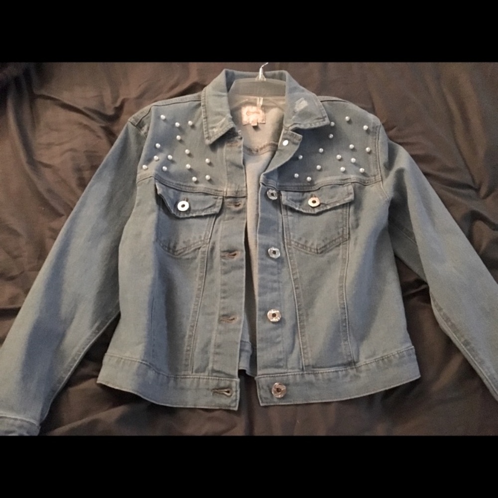 Women’s jean jacket with pearls